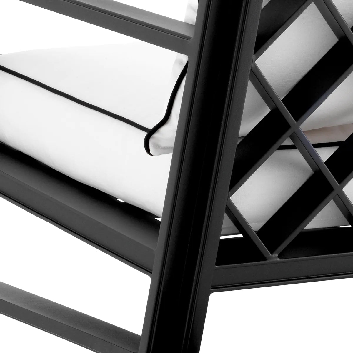 Como Lattice Back Lounge Chair | Black