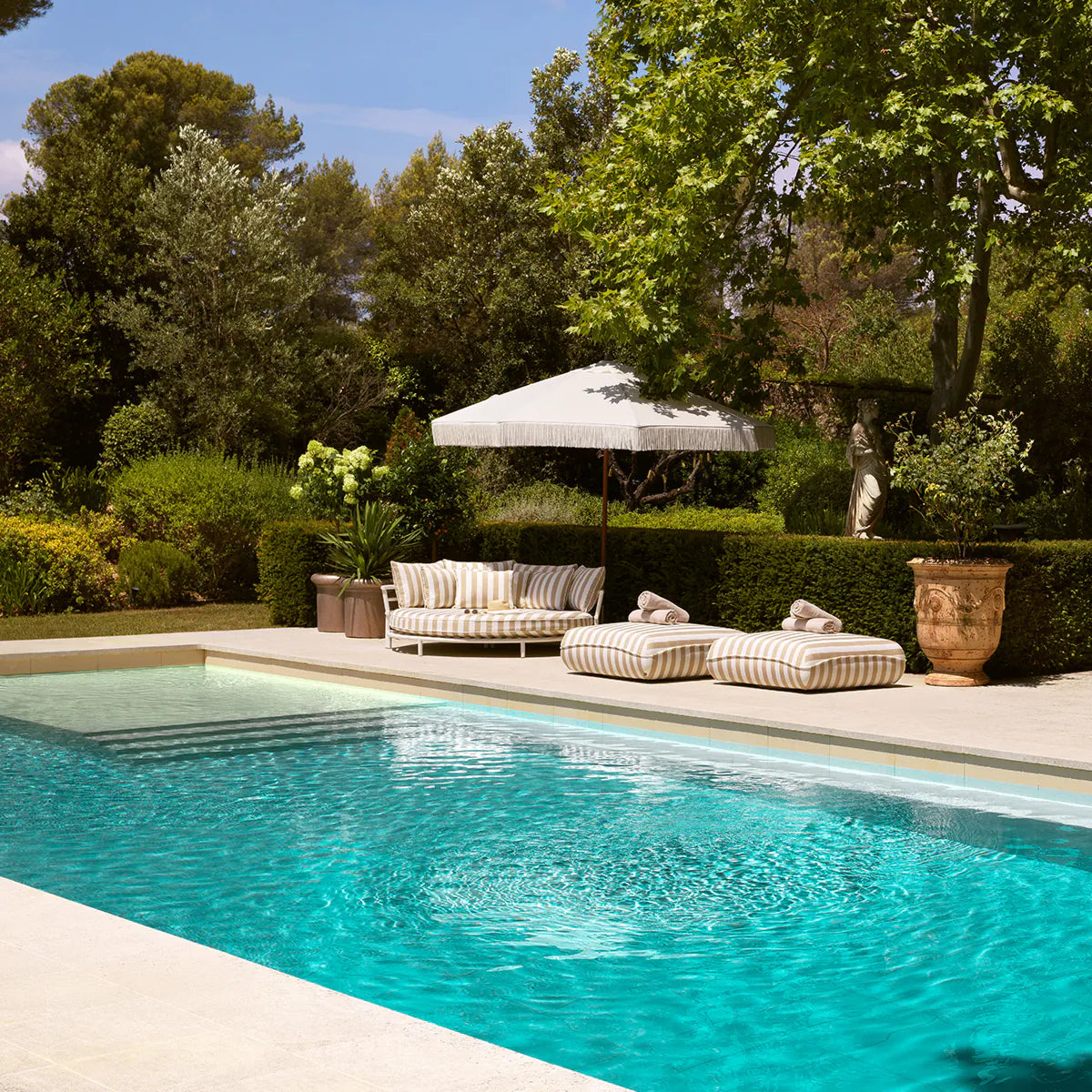 Laguno Round Outdoor Daybed | Beige Stripe