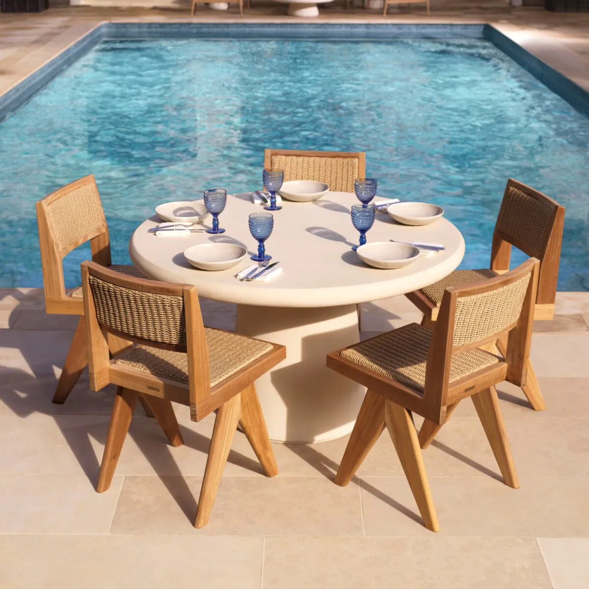 Clêon Indoor/Outdoor Dining Table